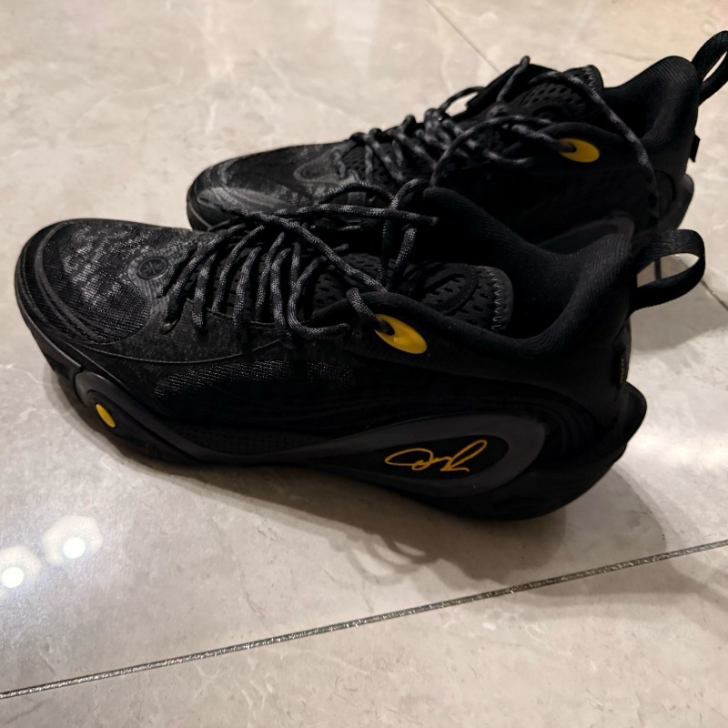 Luksusowe buty do koszykówki 2 – Luxury Lifestyle Training recenzja i cena